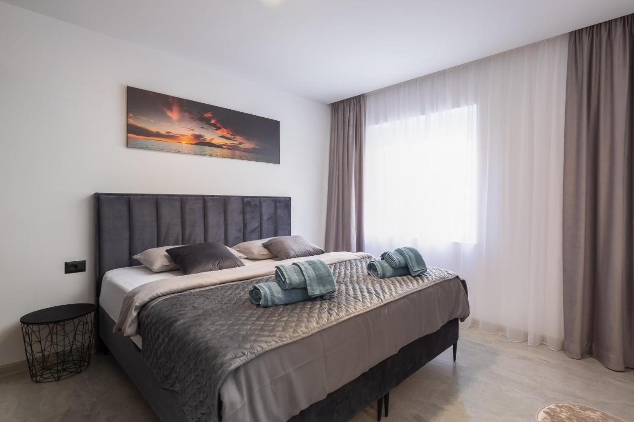 Luxury Apartment Lorena - Private Heated Pool - Jesenice  Dış mekan fotoğraf