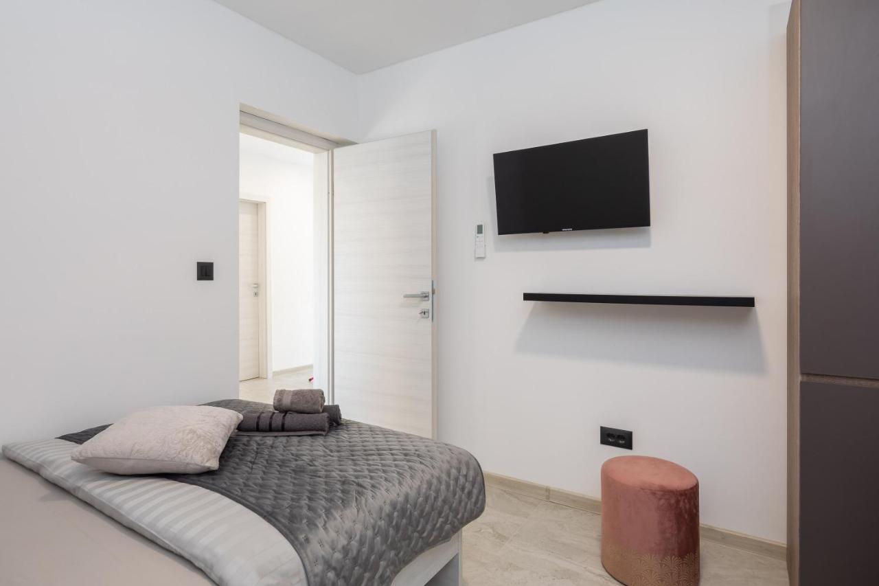 Luxury Apartment Lorena - Private Heated Pool - Jesenice  Dış mekan fotoğraf