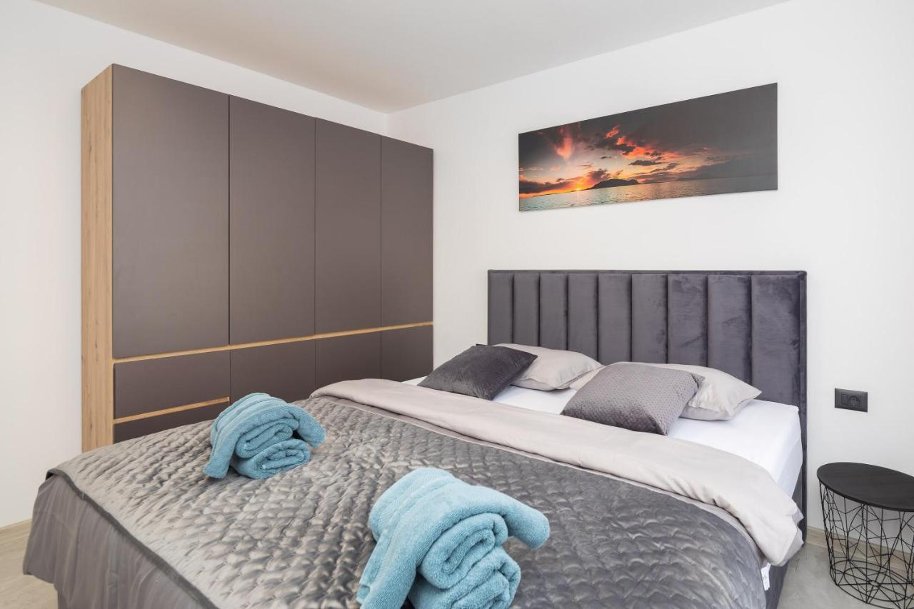 Luxury Apartment Lorena - Private Heated Pool - Jesenice  Dış mekan fotoğraf