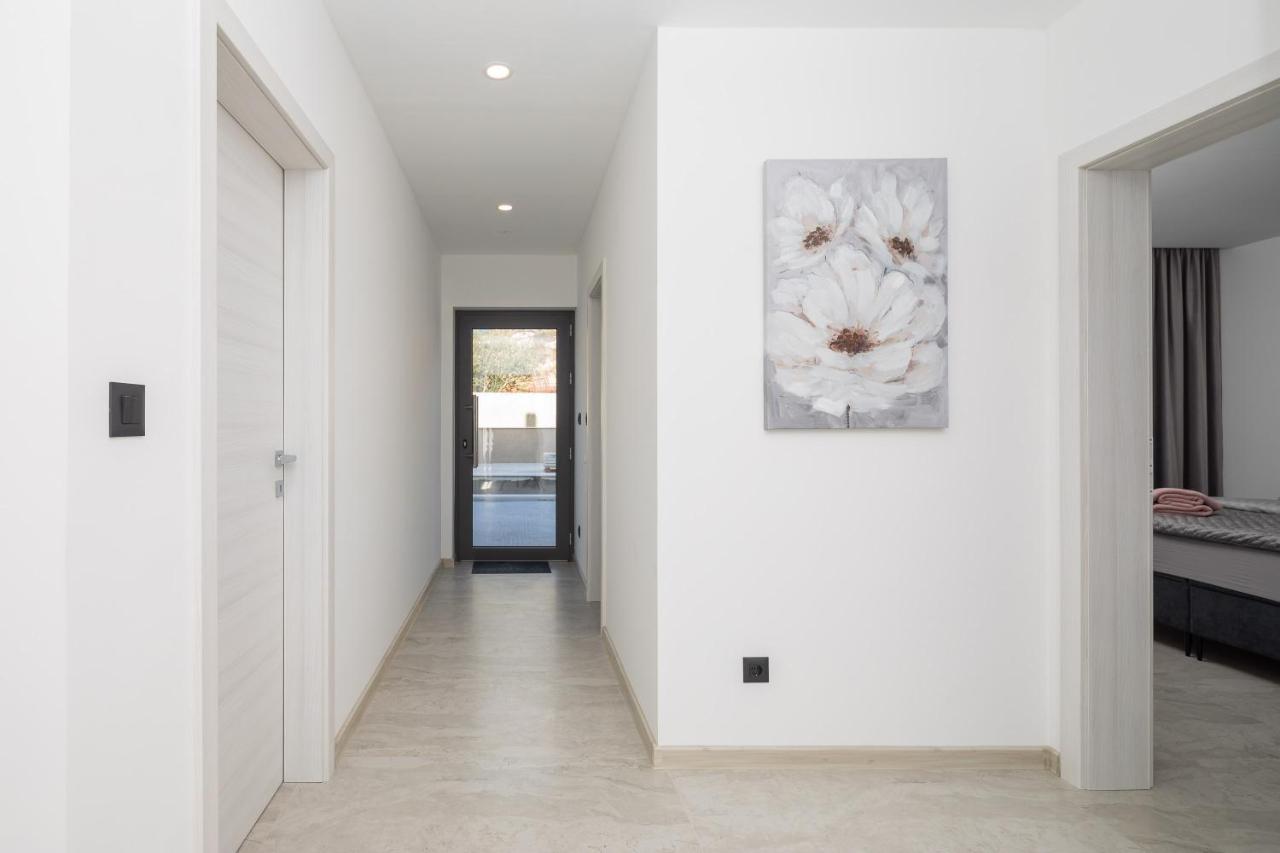 Luxury Apartment Lorena - Private Heated Pool - Jesenice  Dış mekan fotoğraf