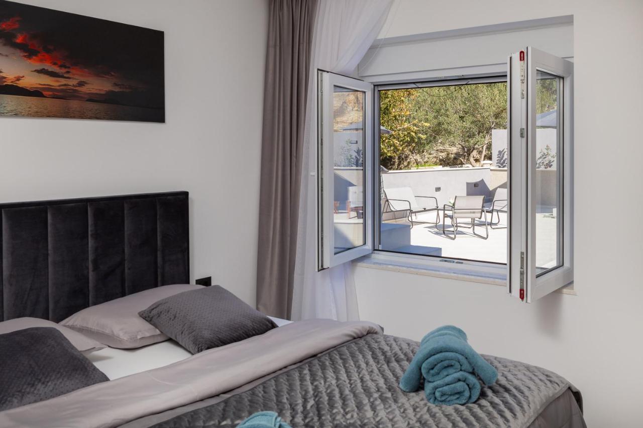 Luxury Apartment Lorena - Private Heated Pool - Jesenice  Dış mekan fotoğraf