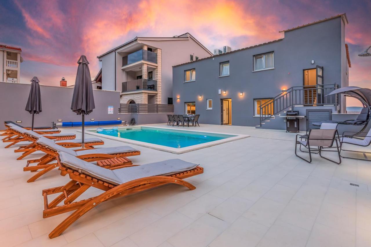 Luxury Apartment Lorena - Private Heated Pool - Jesenice  Dış mekan fotoğraf