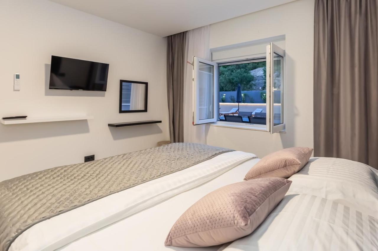 Luxury Apartment Lorena - Private Heated Pool - Jesenice  Dış mekan fotoğraf