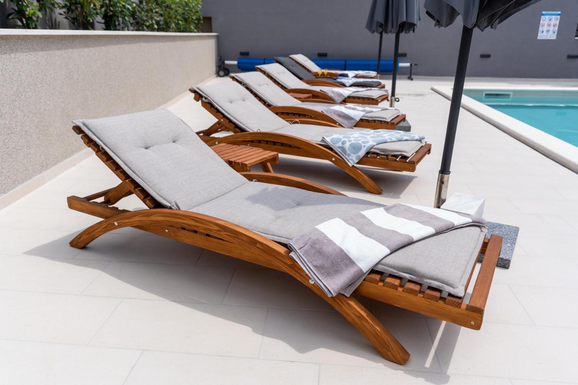 Luxury Apartment Lorena - Private Heated Pool - Jesenice  Dış mekan fotoğraf